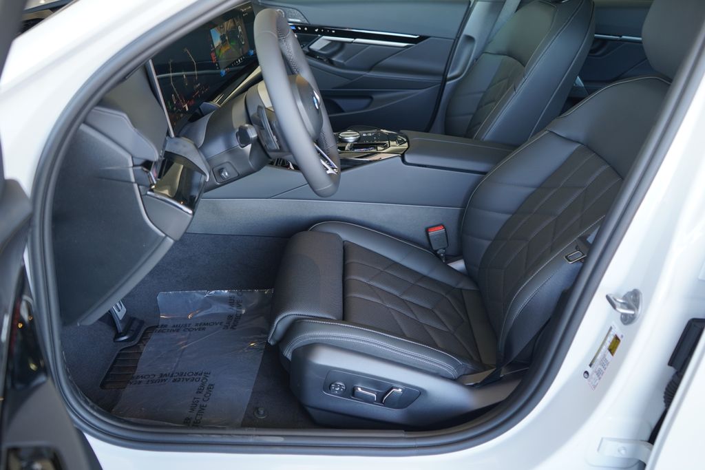 Thumbnail: 2026 BMW 5 Series - 11