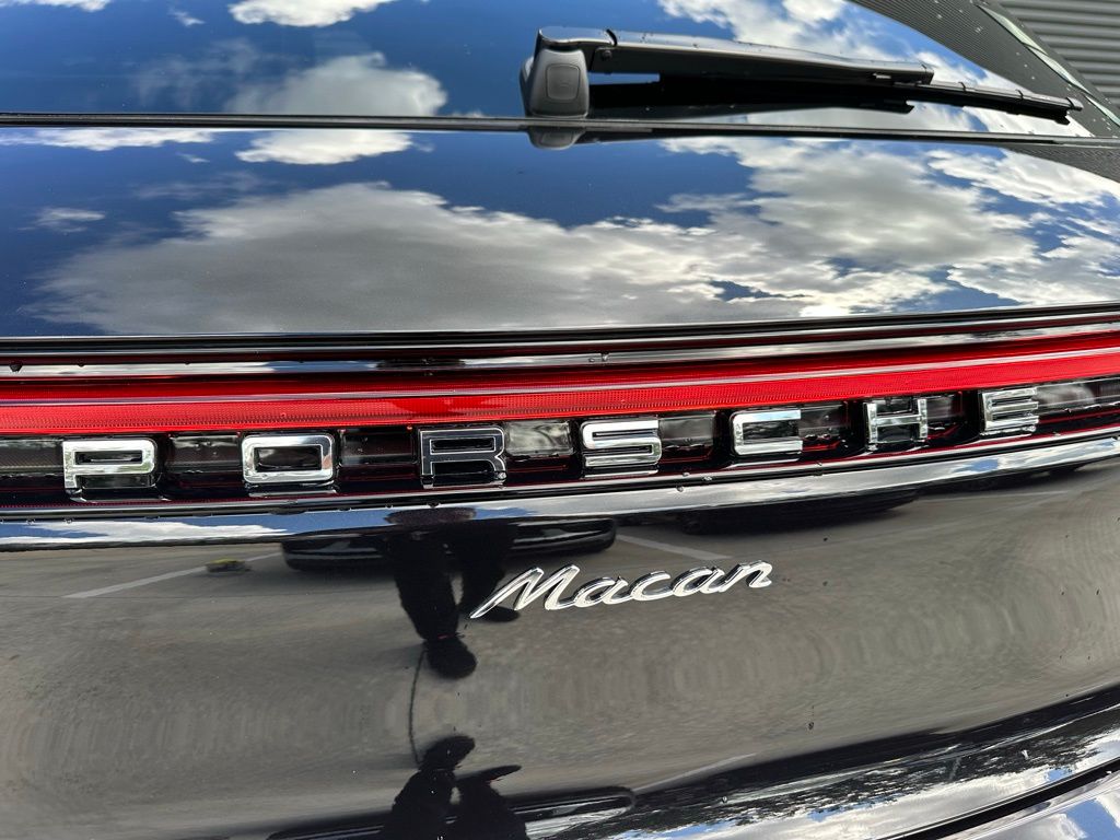 Thumbnail: 2026 Porsche Macan - 12
