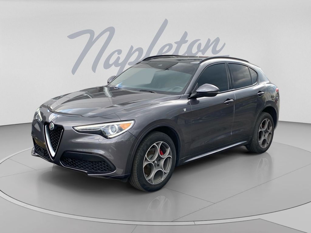 2022 Alfa Romeo Stelvio Gris (Vesuvio Gray Metallic) SUV/Crossover Tracción en las cuatro ruedas 8 velocidades Automática