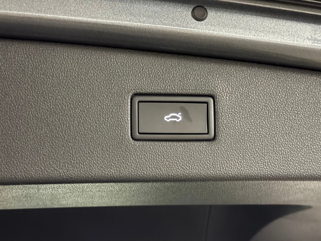 2022 Volkswagen Tiguan SE R-Line Black photo 31