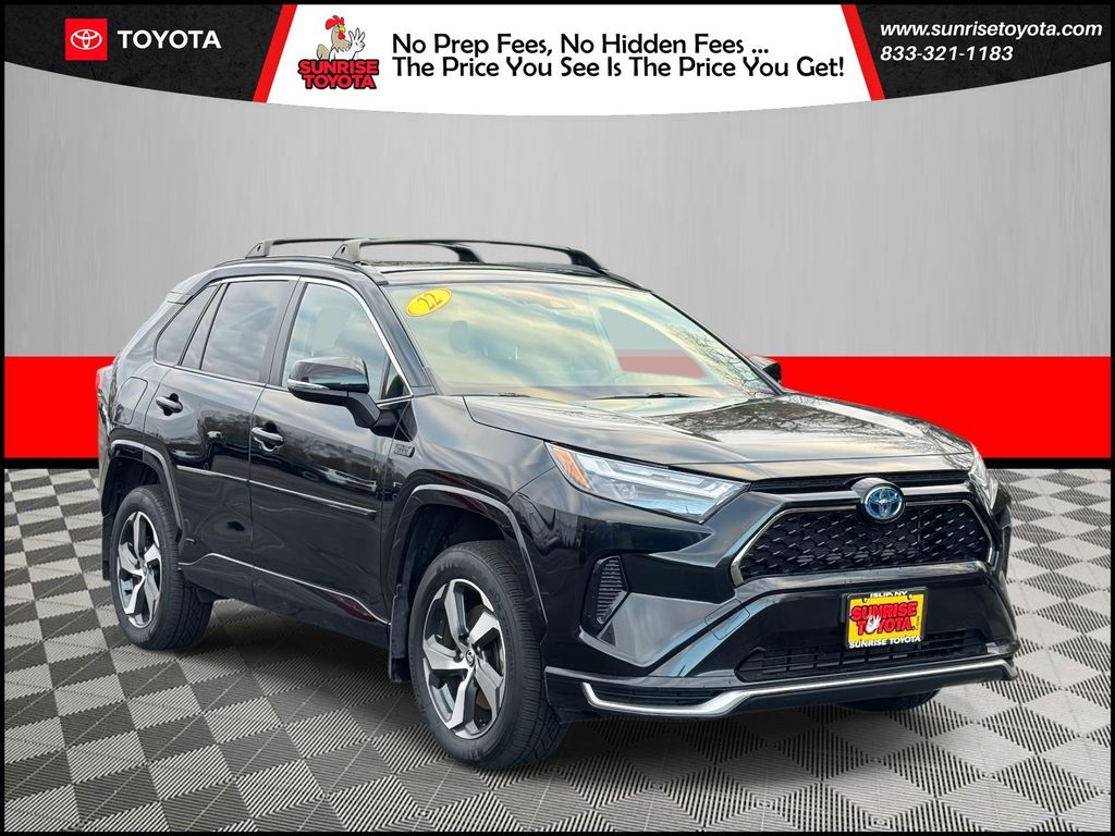 2022 Toyota RAV4 SE's photo