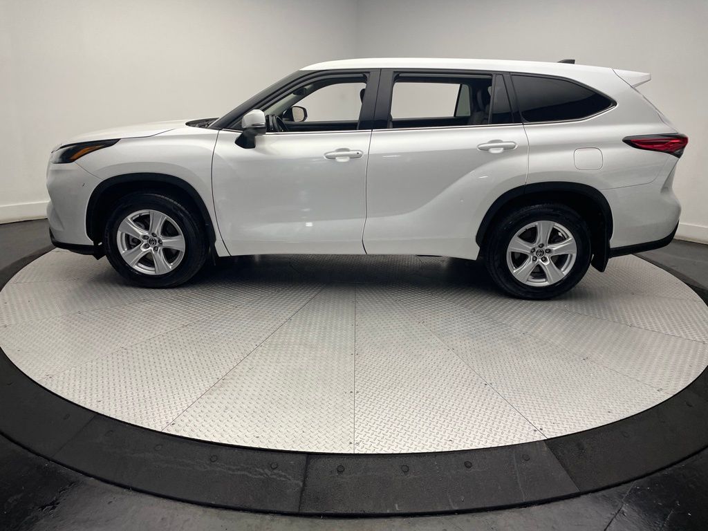 Thumbnail: 2022 Toyota Highlander - 8