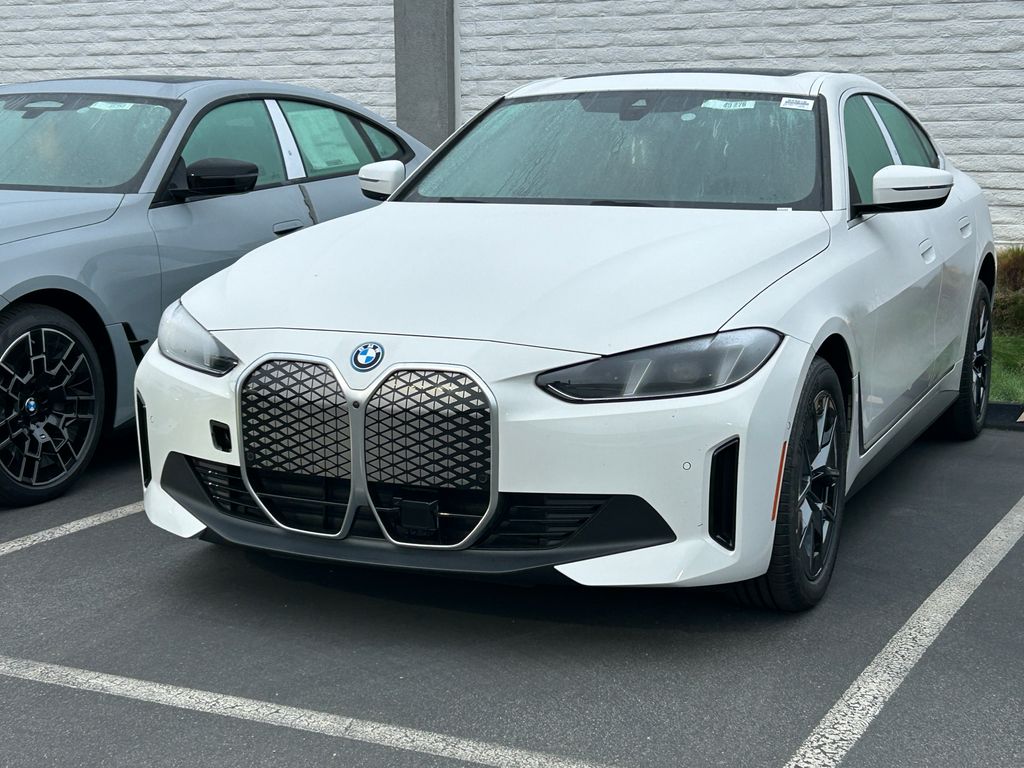 Thumbnail: 2025 BMW i4 - 2
