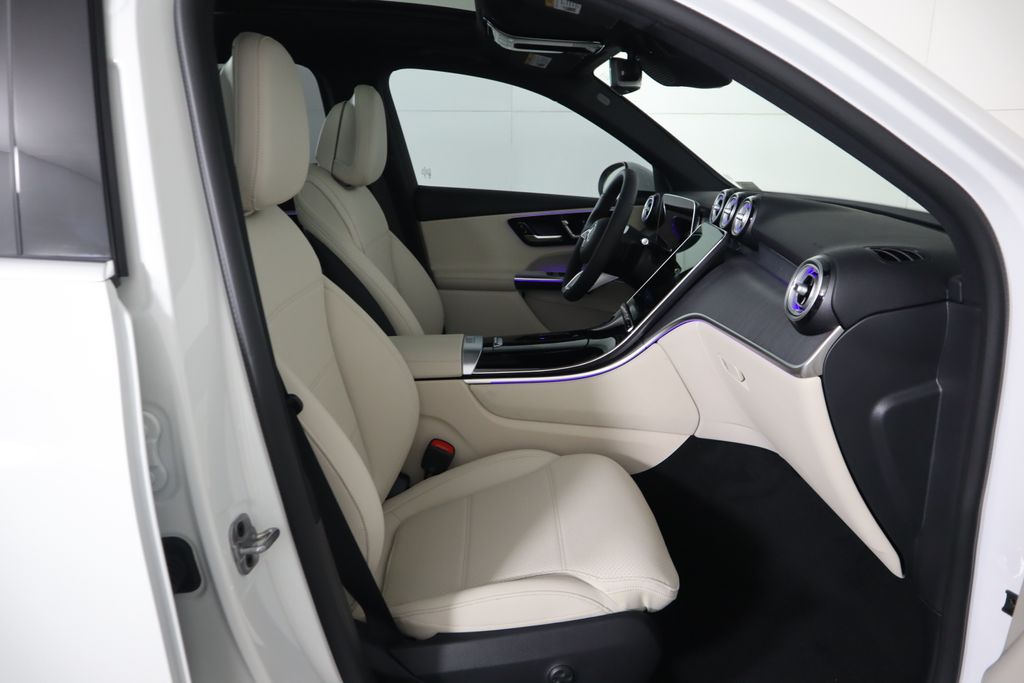 2025 Mercedes-Benz GLC 300 22