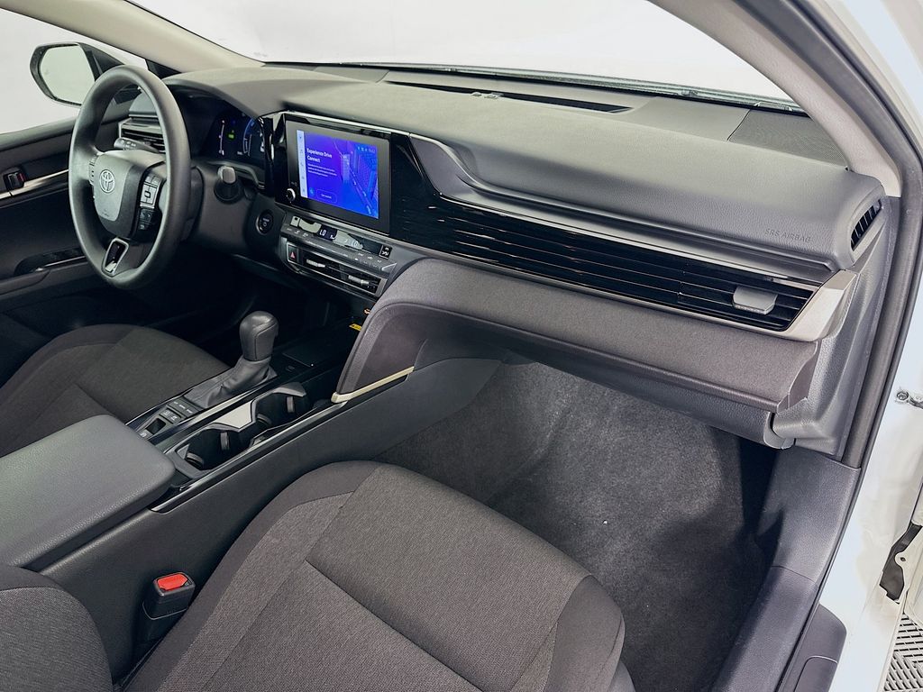 2025 Toyota Camry LE 29
