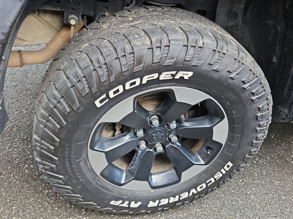 View vehicle photo 7