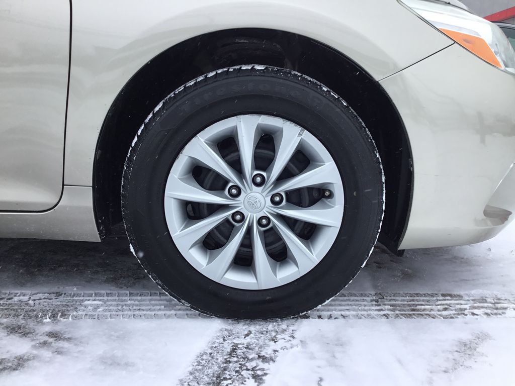 Thumbnail: 2017 Toyota Camry - 12