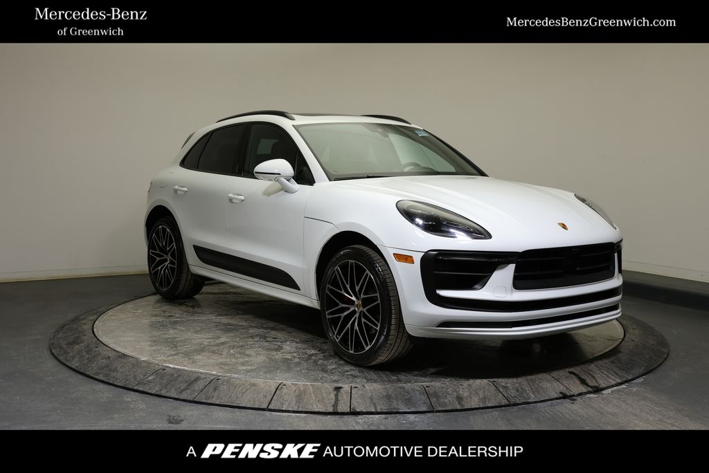Thumbnail: 2024 Porsche Macan - 1