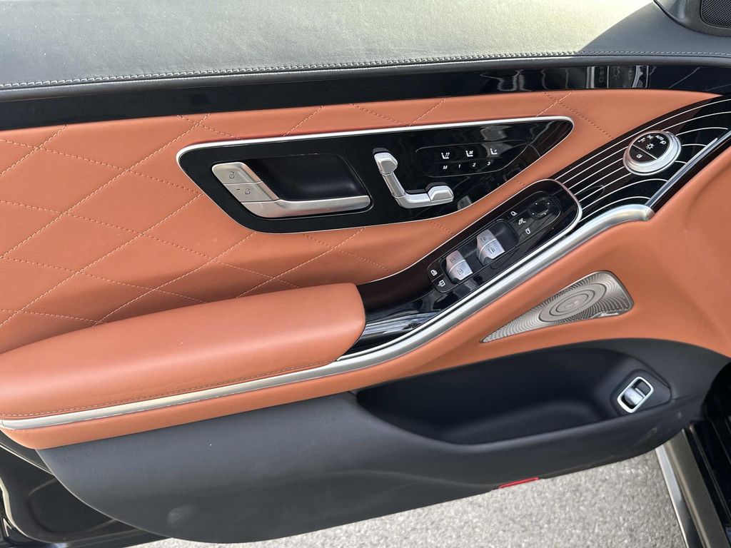 Thumbnail: 2022 Mercedes-Benz S-Class - 28