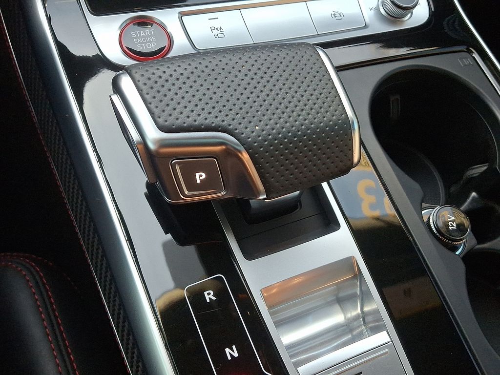 Thumbnail: 2023 Audi RS Q8 - 16