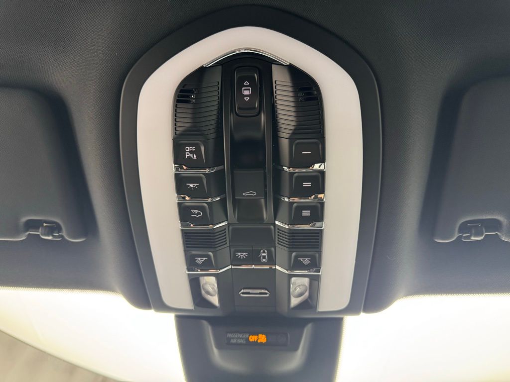 Thumbnail: 2025 Porsche Macan - 13