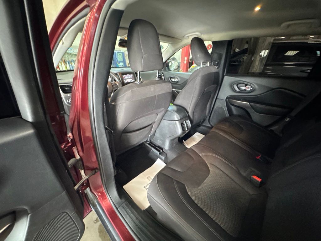 Used 2019 Jeep Cherokee SUV
