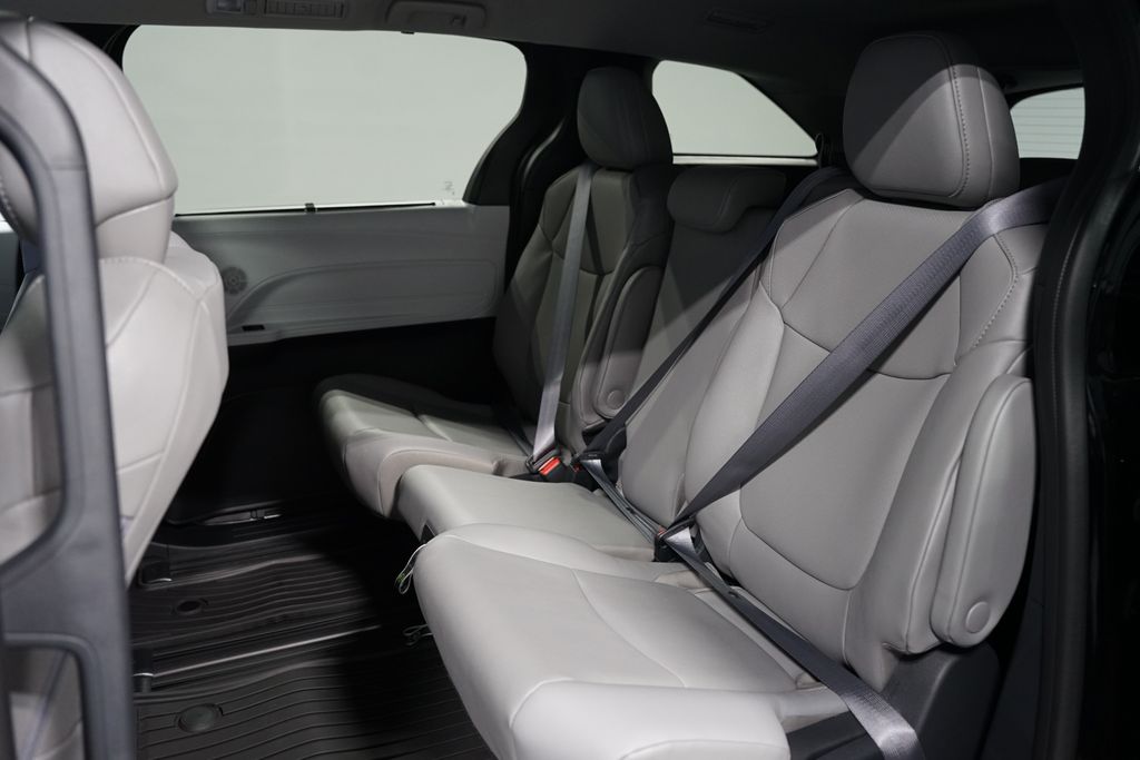 Thumbnail: 2025 Toyota Sienna - 30