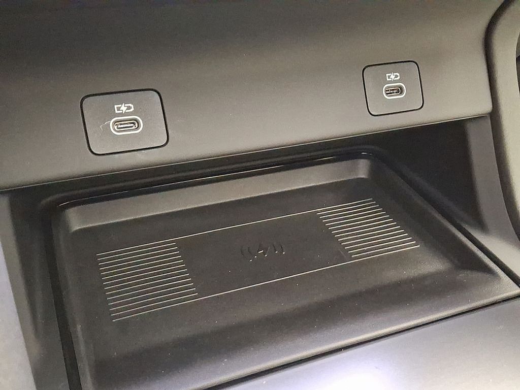 Thumbnail: 2025 Land Rover Discovery Sport - 13