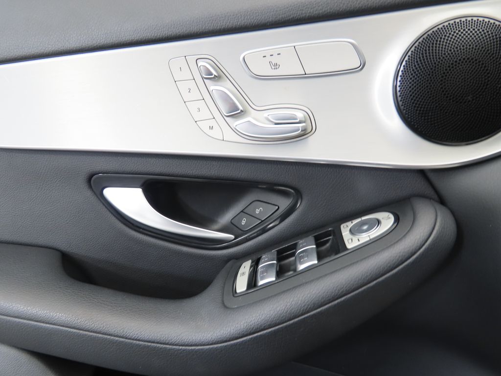 2022 Mercedes-Benz GLC 300 23