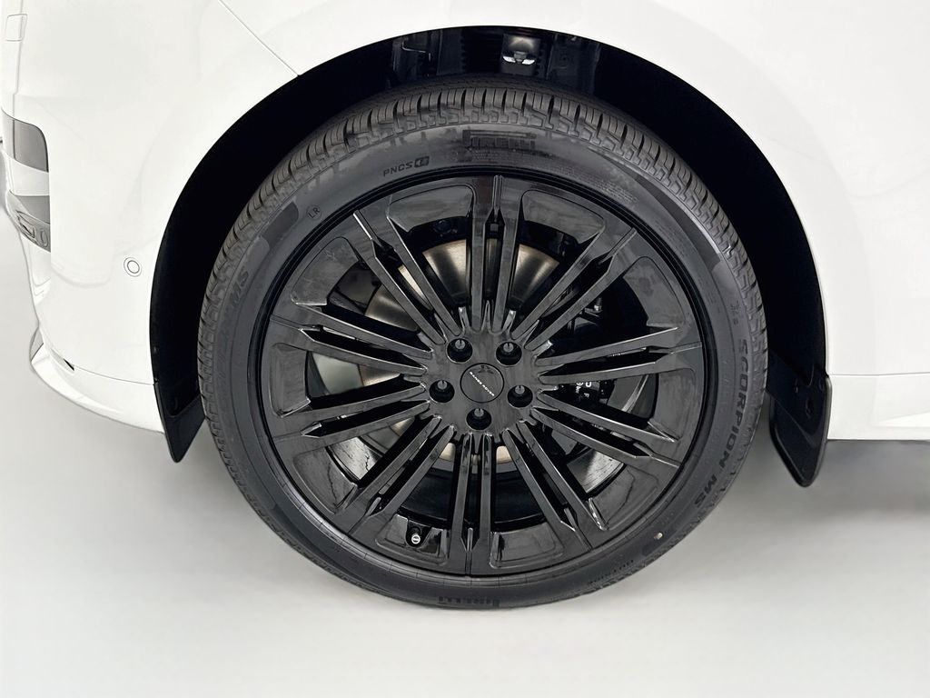 New 2026 White Land Rover Dynamic SE image 28