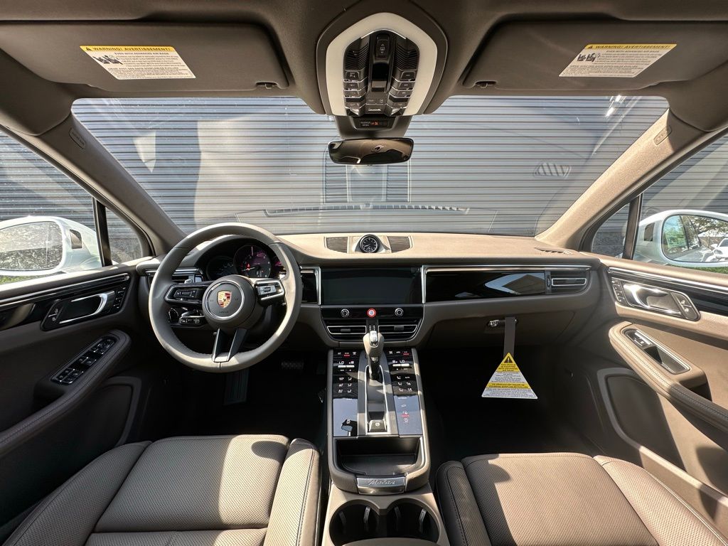 Thumbnail: 2025 Porsche Macan - 30