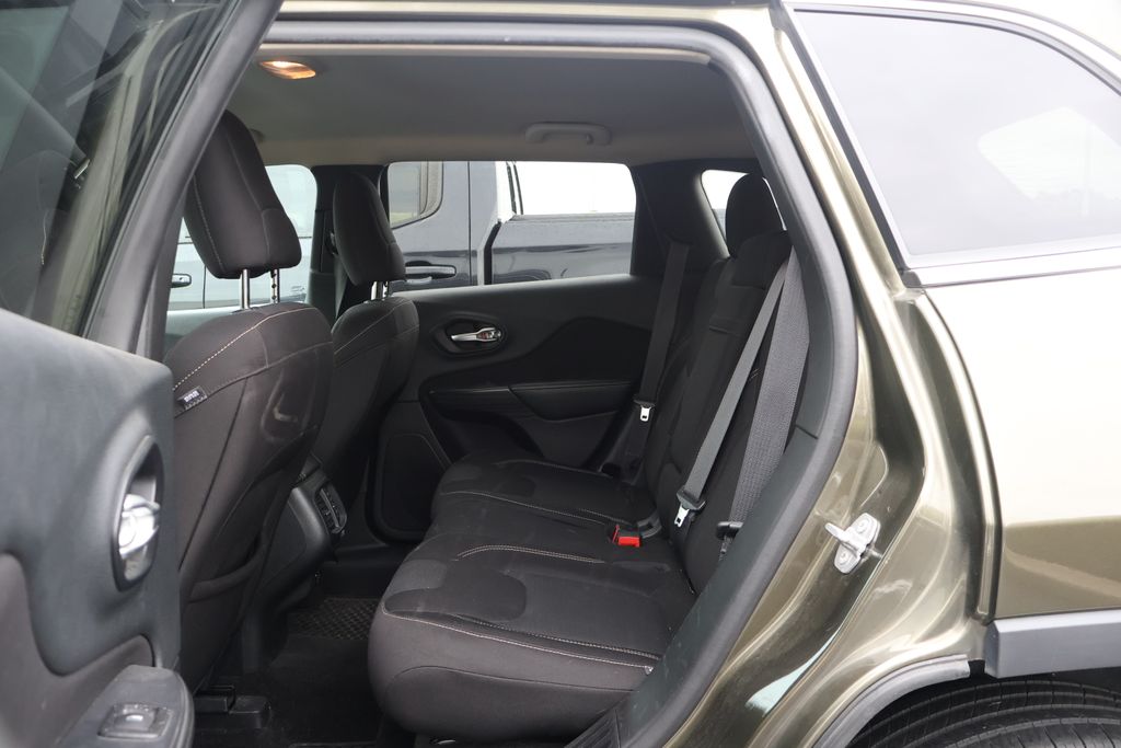 Thumbnail: 2015 Jeep Cherokee - 30