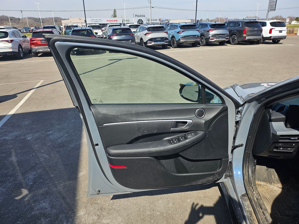 Used 2025 Blue Hyundai SEL Convenience image 15