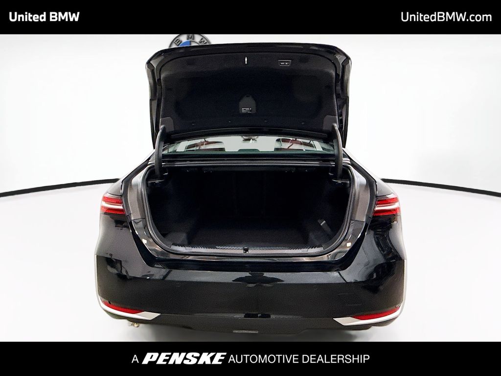 Thumbnail: 2025 BMW 5 Series - 14