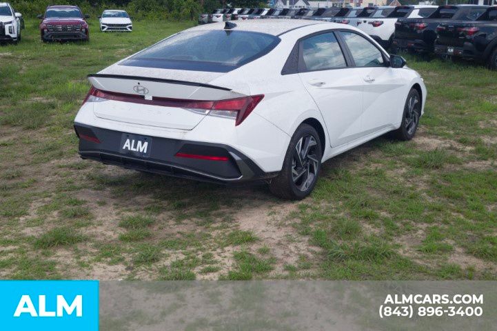Used 2025 White Hyundai SEL Sport image 5
