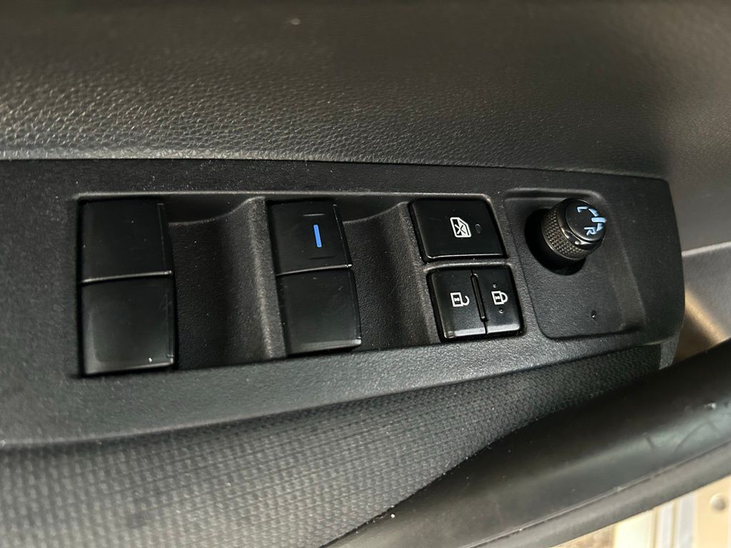 Thumbnail: 2021 Toyota Corolla - 16