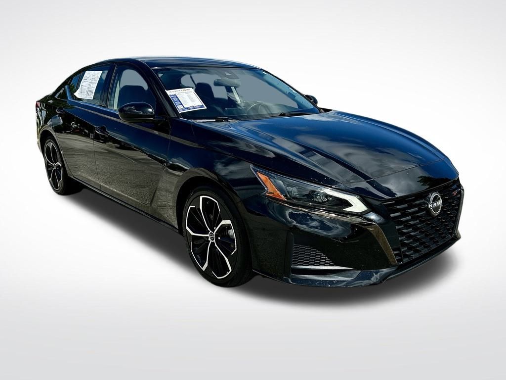 2023 Nissan Altima SR
