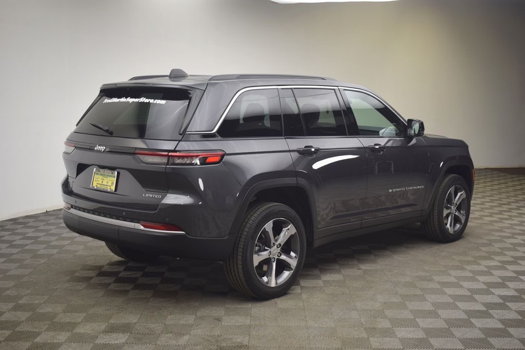 new 2026 Jeep Grand Cherokee car, priced at $40,007
