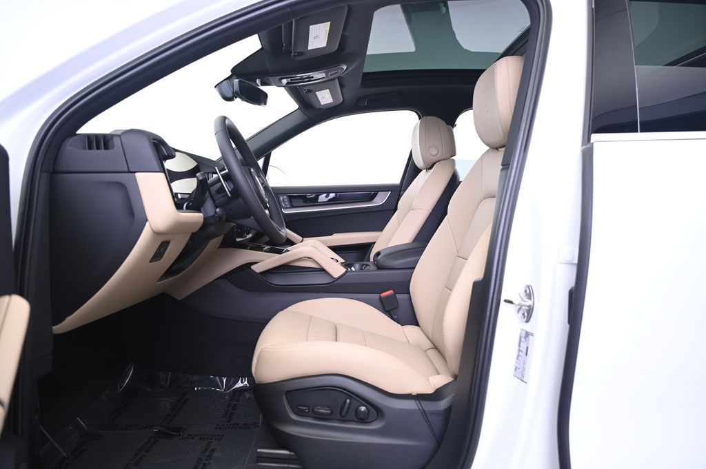 Thumbnail: 2025 Porsche Cayenne - 29