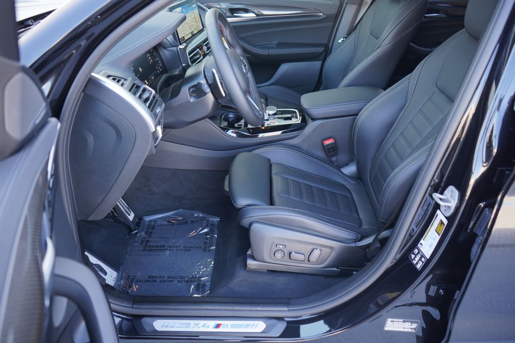 Thumbnail: 2025 BMW X4 - 11