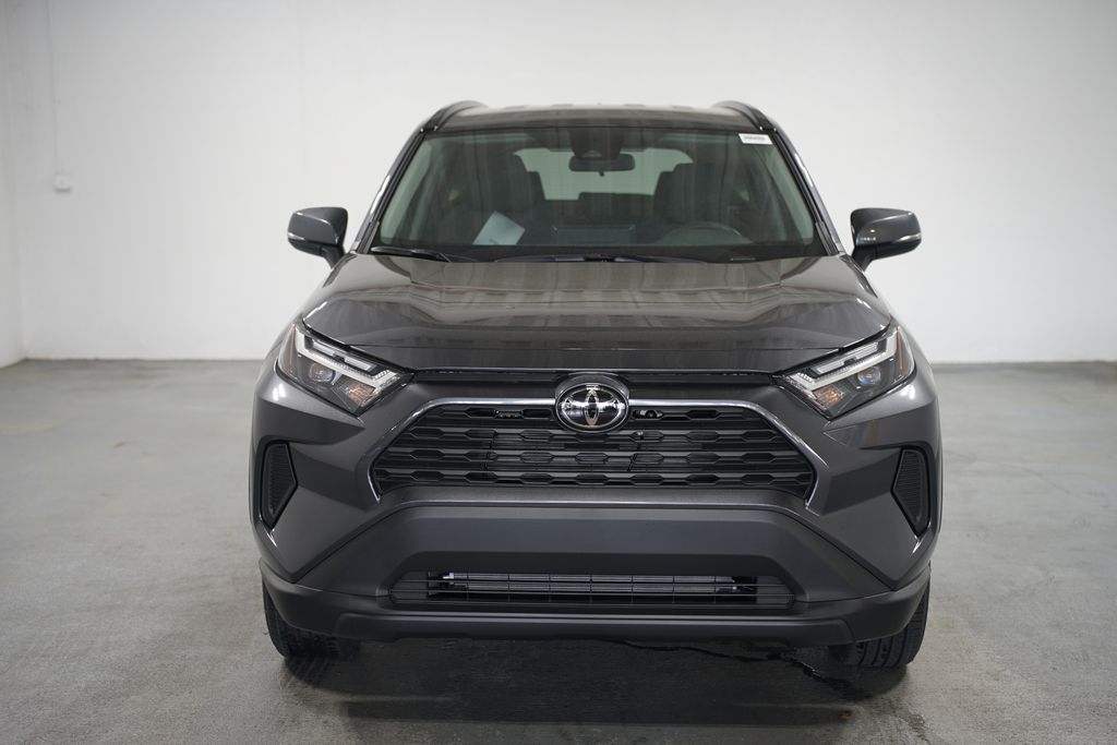 2025 Toyota RAV4 XLE 2