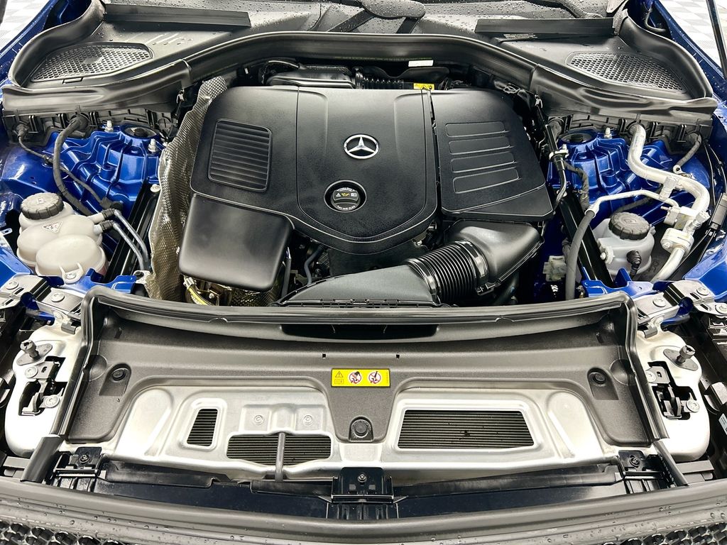 Thumbnail: 2025 Mercedes-Benz GLC - 28