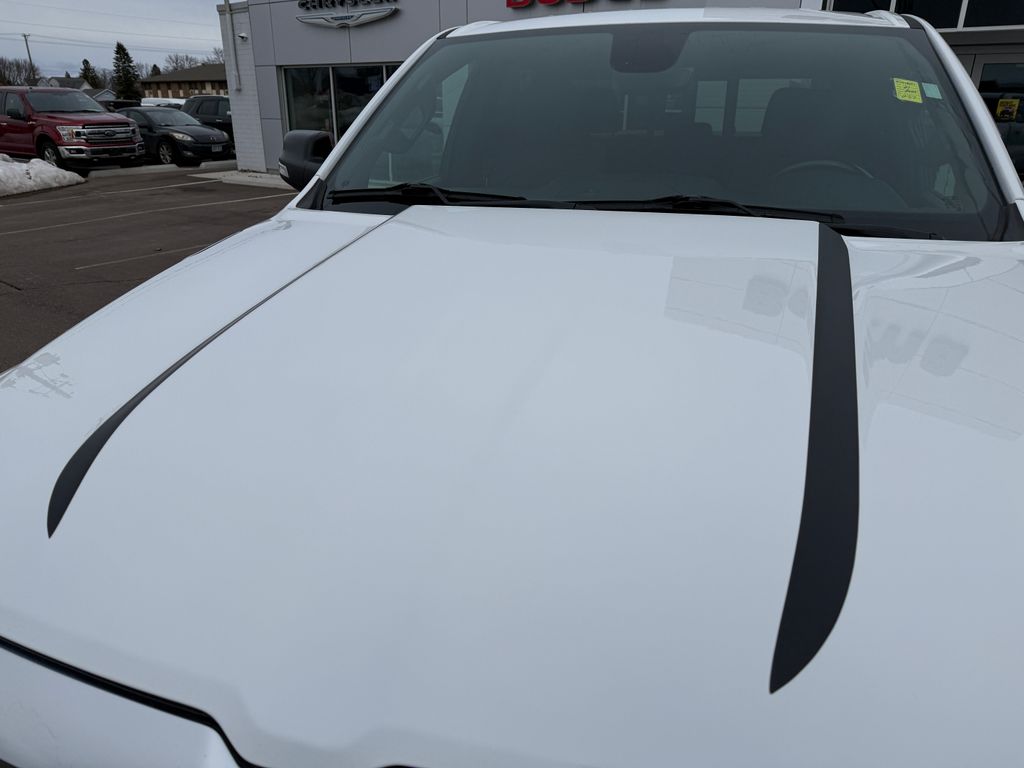 Certified Used 2021 White Ram Big Horn/Lone Star image 12