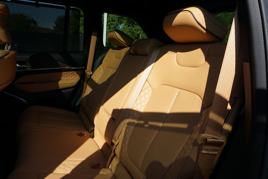 Thumbnail: 2022 Jeep Grand Cherokee - 14