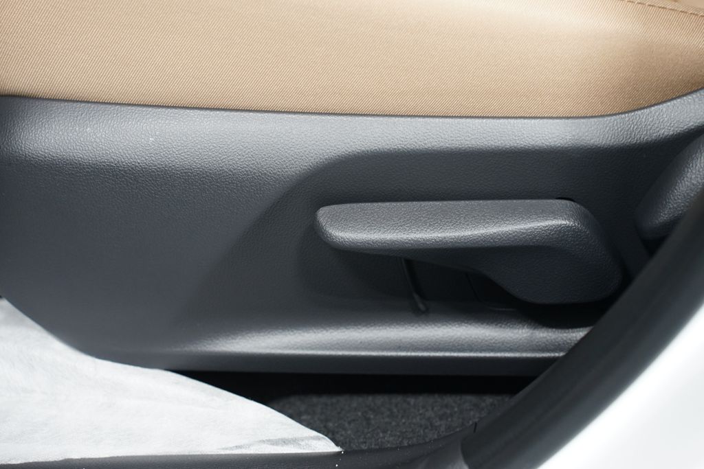 Thumbnail: 2025 Toyota RAV4 - 32