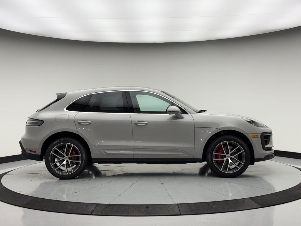 Thumbnail: 2026 Porsche Macan - 8
