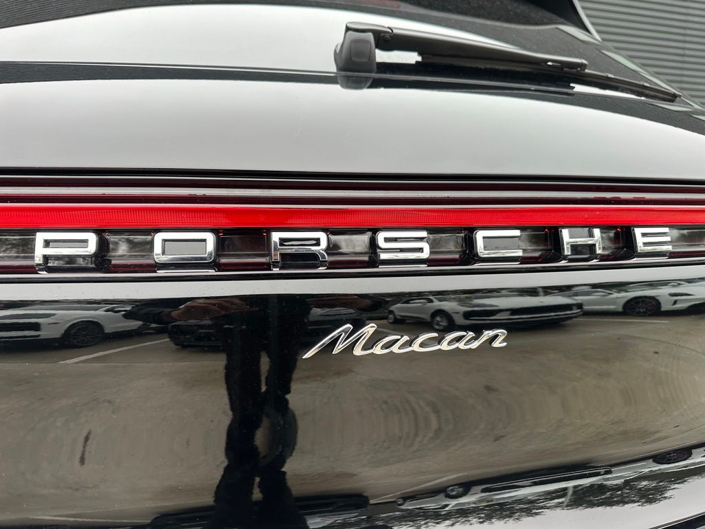 2025 Porsche Macan  11