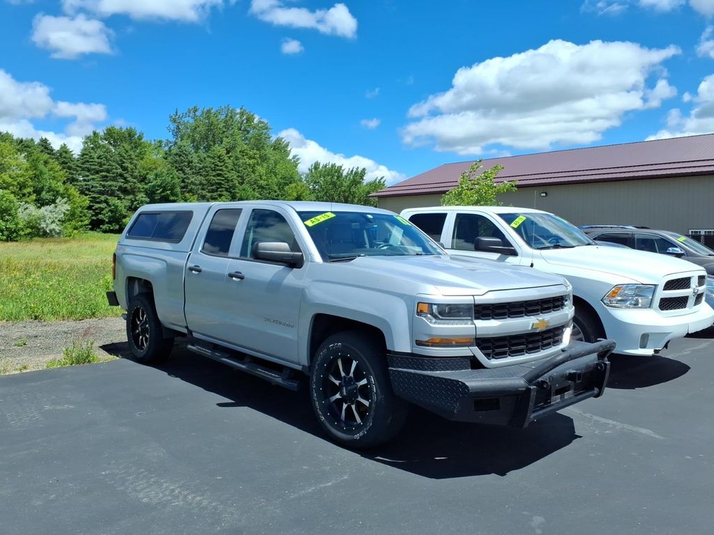 Silver Ice Metallic 2017 Chevrolet Silverado 1500 Pickup Truck Four-Wheel Drive 6-Speed Automatic Overdrive