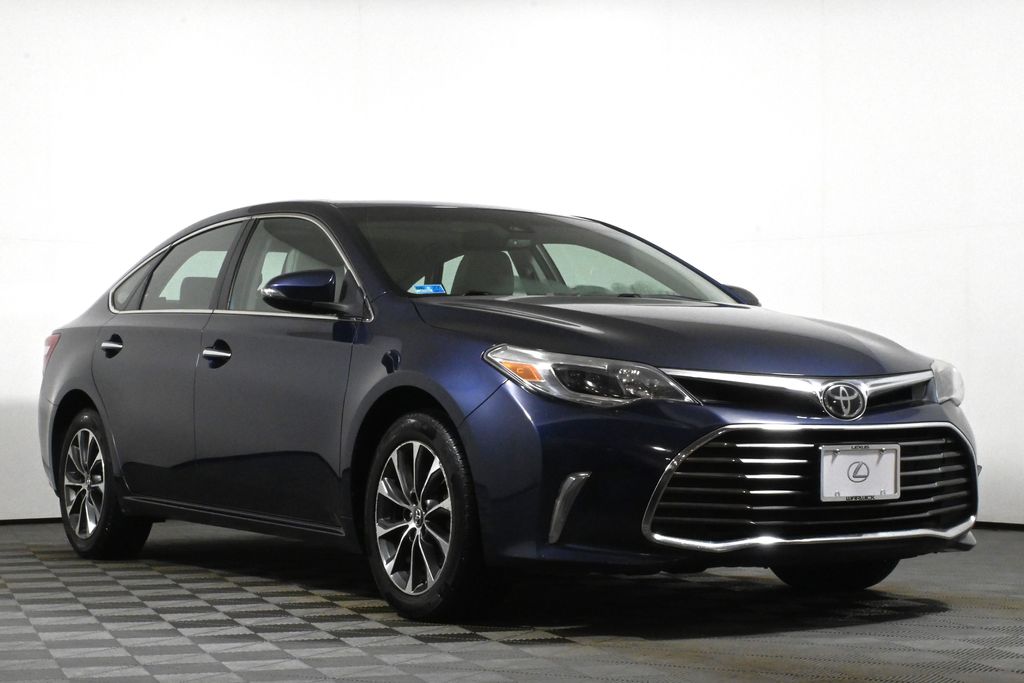 Thumbnail: 2017 Toyota Avalon - 10