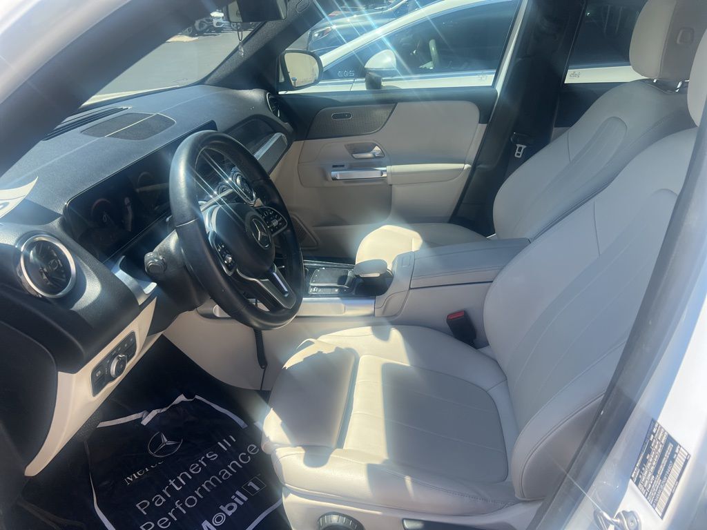 Thumbnail: 2022 Mercedes-Benz GLB - 10