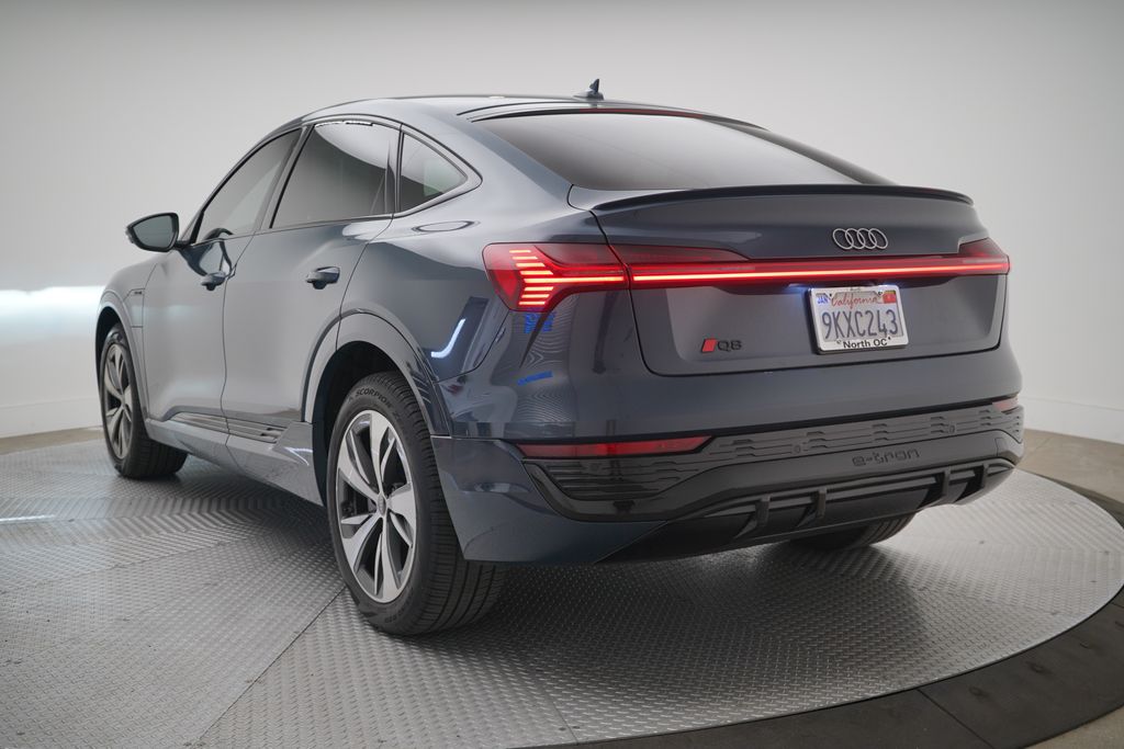 Thumbnail: 2024 Audi Q8 e-tron - 3