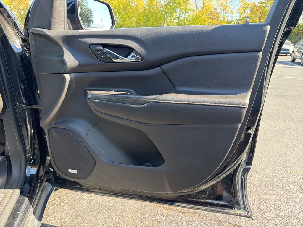 Thumbnail: 2017 GMC Acadia - 28