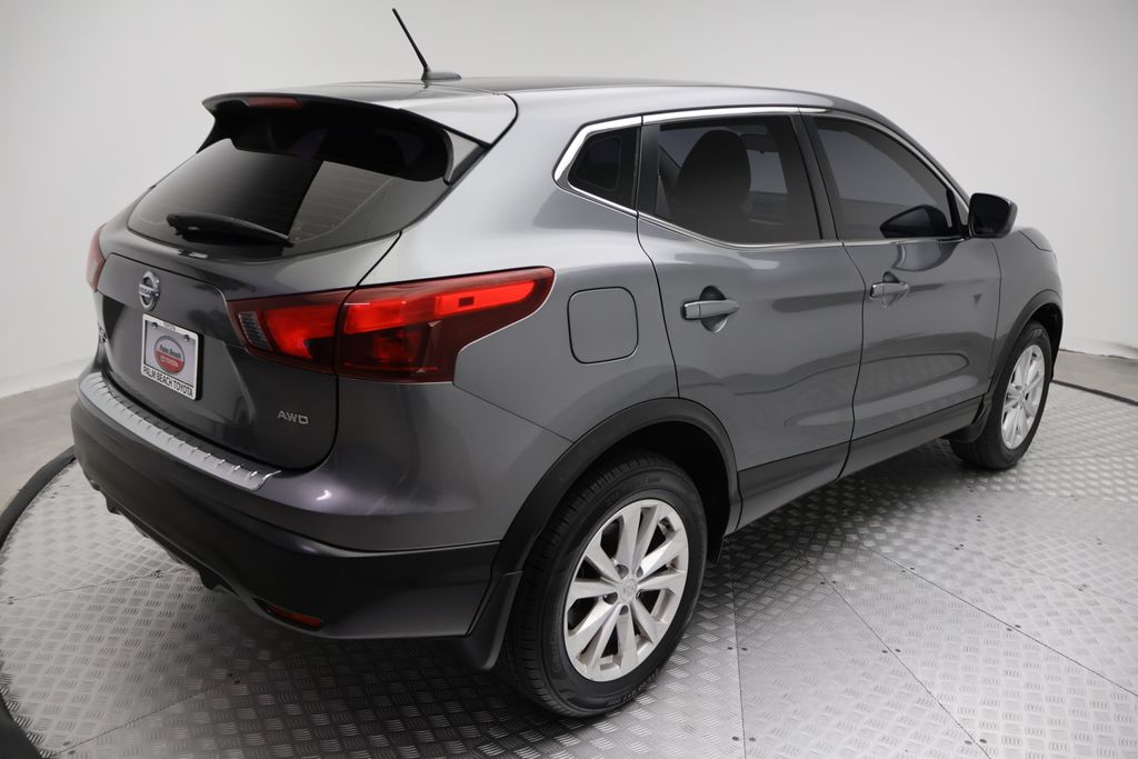 Thumbnail: 2018 Nissan Rogue Sport - 8