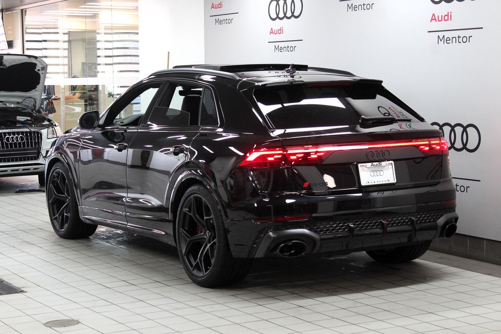 Thumbnail: 2026 Audi RS Q8 - 4