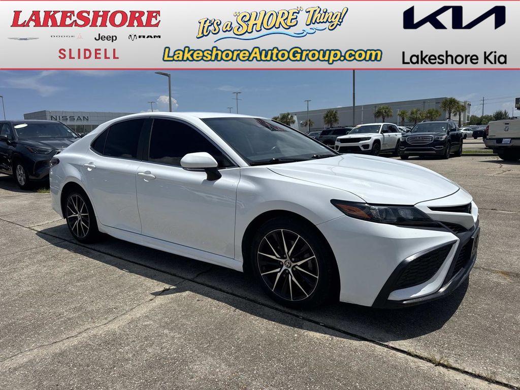 White 2022 Toyota Camry Sedan Front-Wheel Drive 8-Speed Automatic