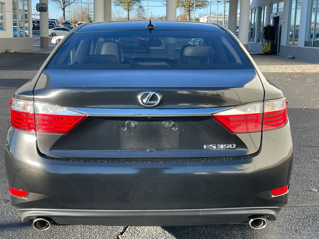 Thumbnail: 2013 Lexus ES - 4