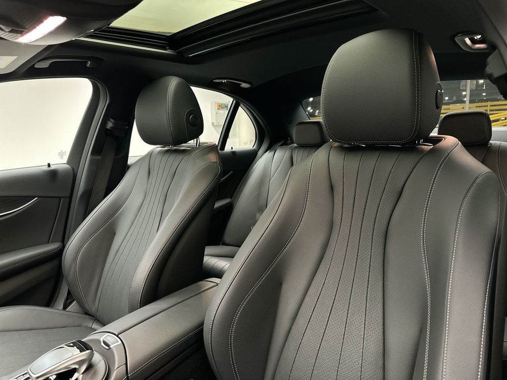 Thumbnail: 2020 Mercedes-Benz E-Class - 10