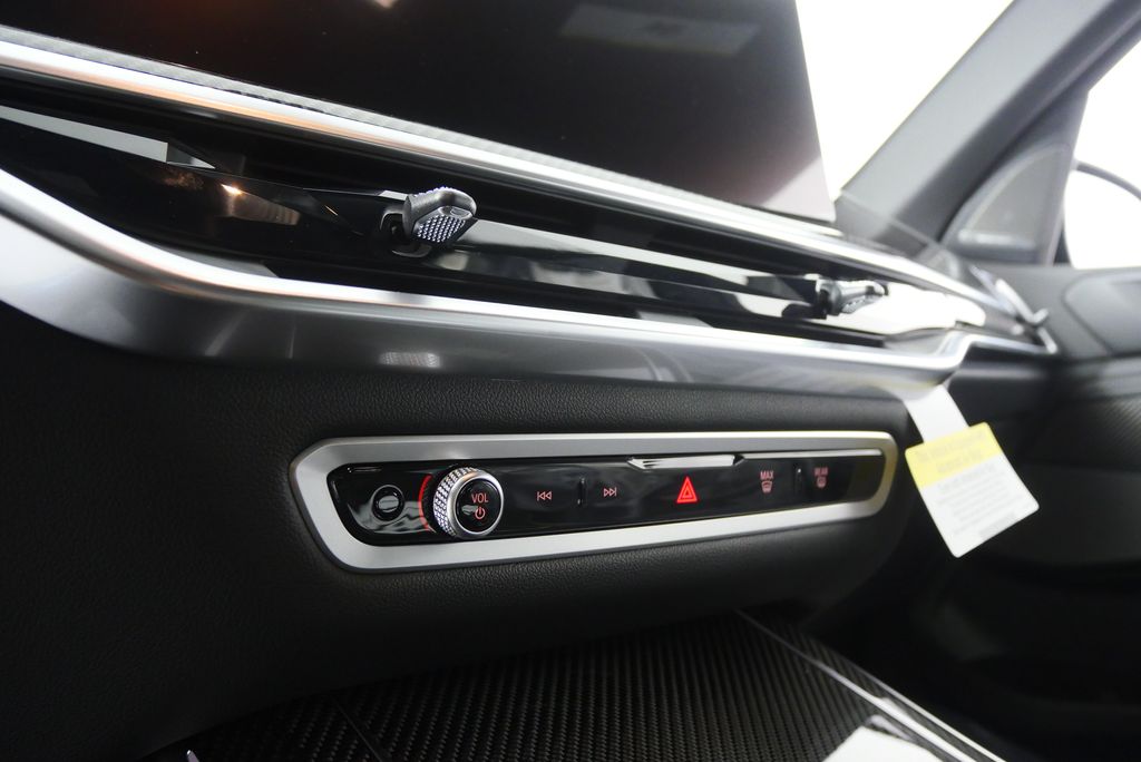 Thumbnail: 2026 BMW X5 - 21