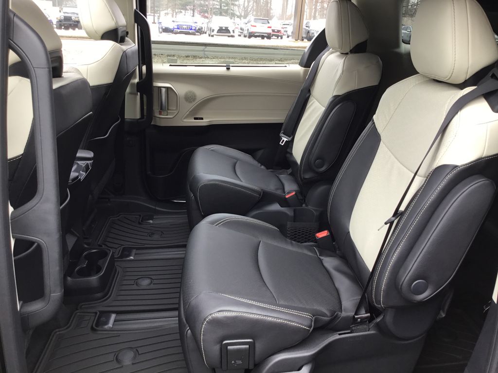 Thumbnail: 2026 Toyota Sienna - 16