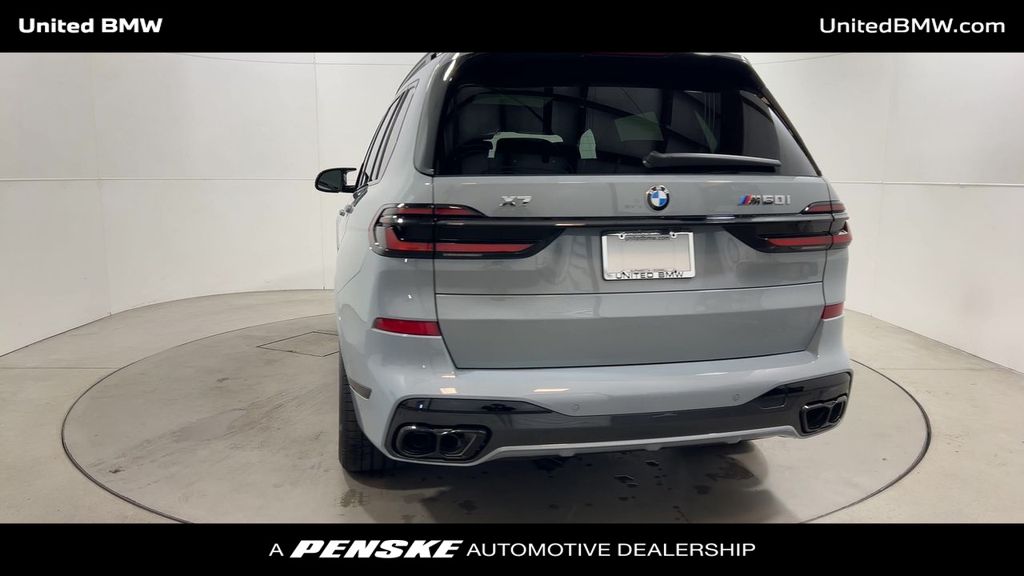 2025 BMW X7 M60i 7